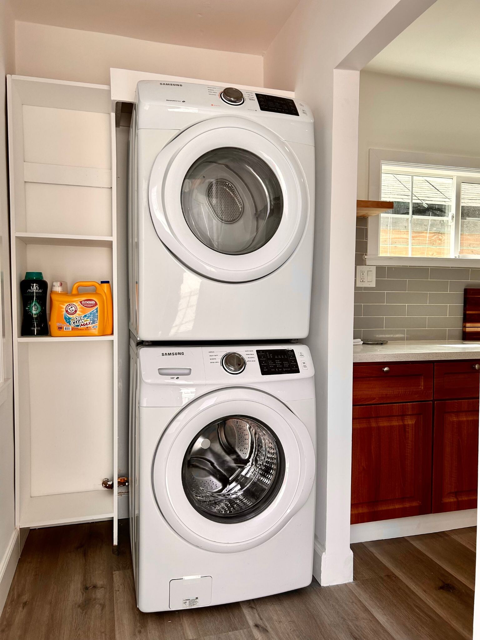 Washer/Dryer - 1650 E Walnut St