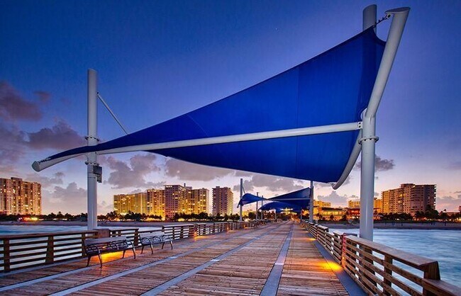 Building Photo - 299 N Riverside Dr