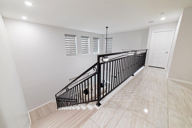 Building Photo - 5405 Jersey Dr