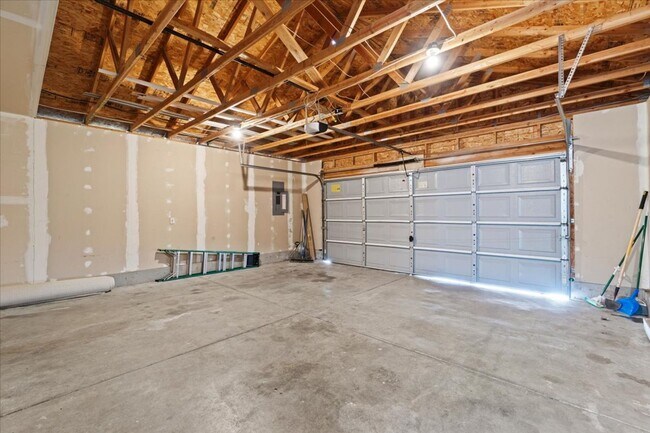 Building Photo - Stunning 3 bdrm 2 bath  Hayden Home!
