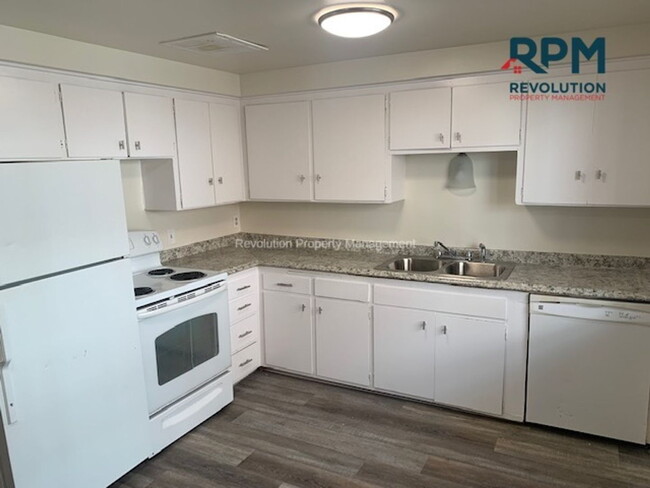 Building Photo - 2 BEDROOM CONDO IN THE HEART OF SALT LAKE