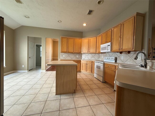 Building Photo - 13815 Pickford Knolls Dr