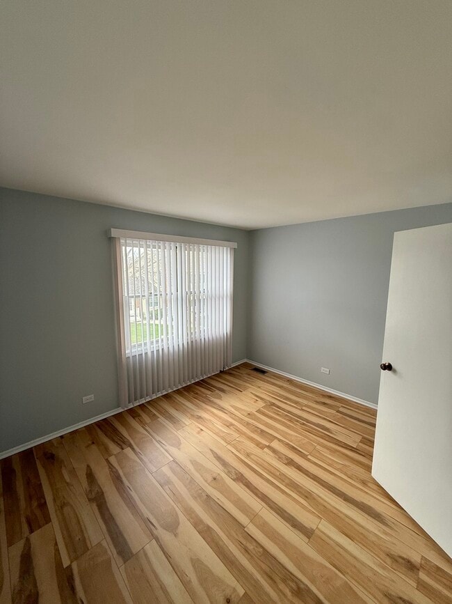 Building Photo - 330 Hampton Ct