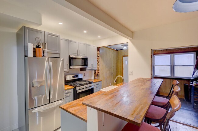 Building Photo - 787 19th St NE
