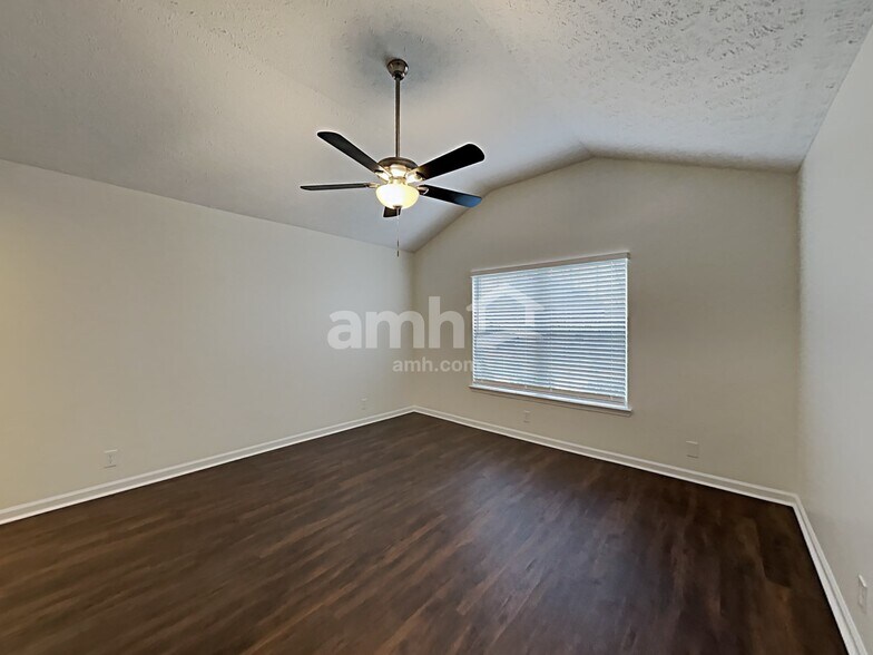 Building Photo - 1911 Odessa Ave