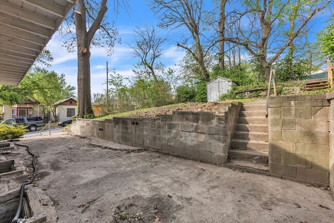 Building Photo - Renovated 4BR Home – Modern Finishes, Off-Street Parking