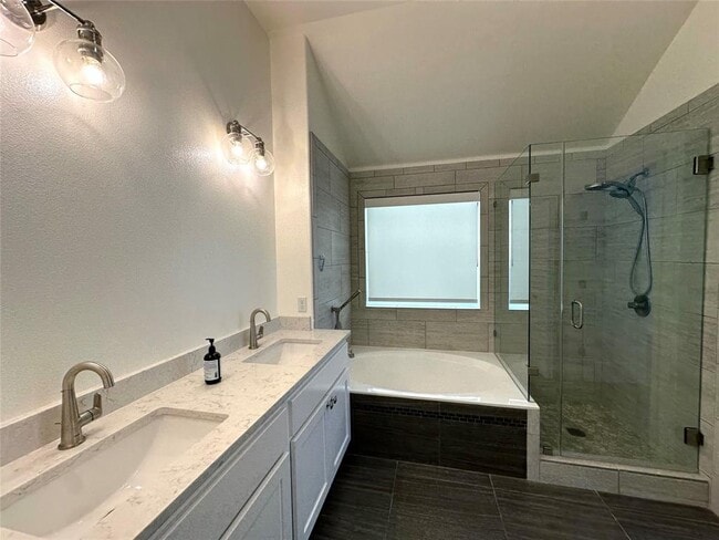 Building Photo - 615 Spanish Mustang Dr