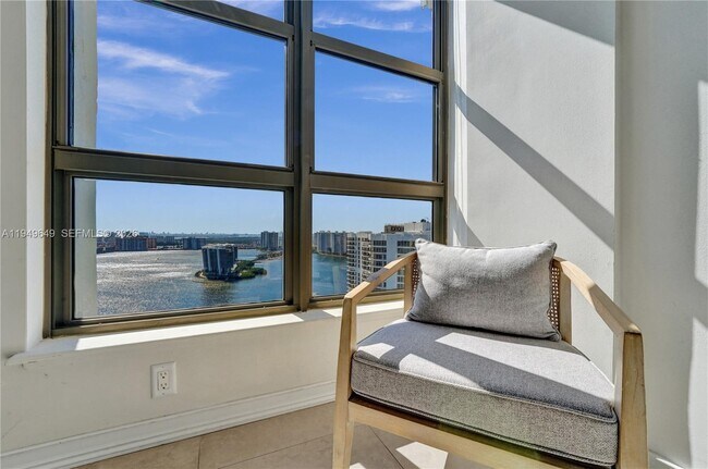 Building Photo - 3500 Mystic Pointe Dr