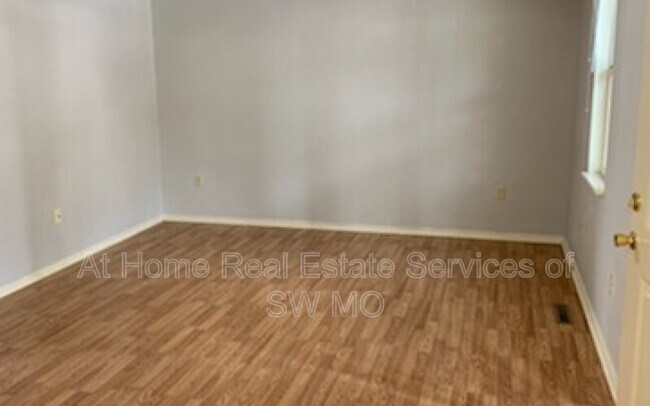 Building Photo - 1636 N Benton Ave