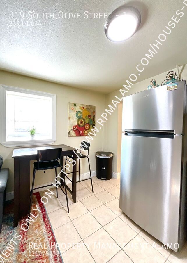 Building Photo - 319 S Olive St