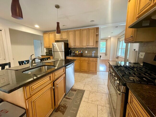 Building Photo - 39 Mabel St