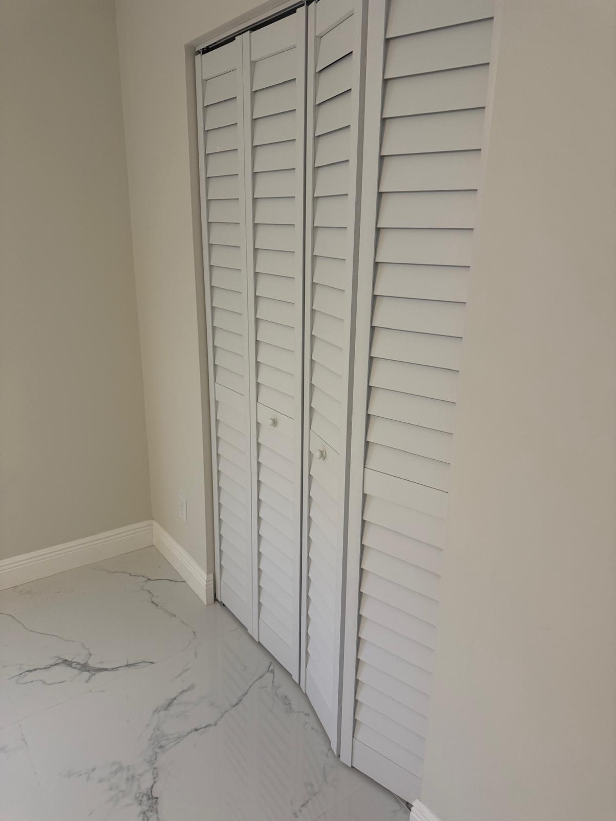 Building Photo - 699 NW Riverside Dr