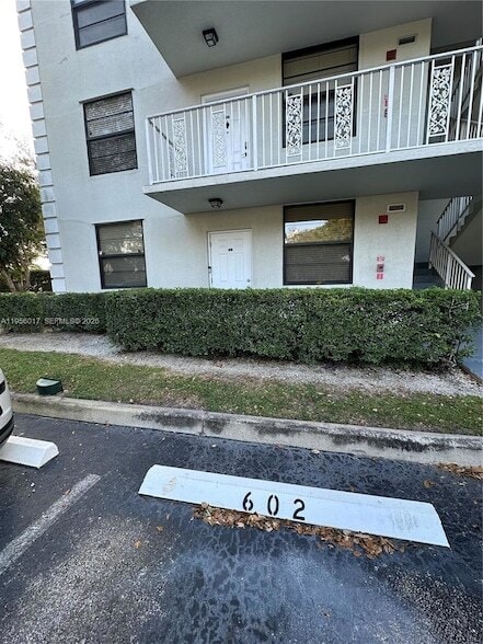 Building Photo - 1715 Whitehall Dr