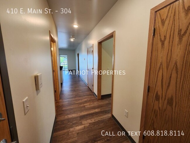 Building Photo - 1 bedroom/ 1.5 bath +den in Sun Prairie, WI