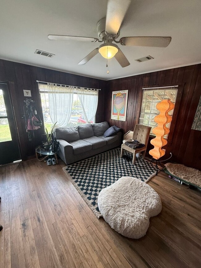 Building Photo - Two Bedroom Normaltown Home