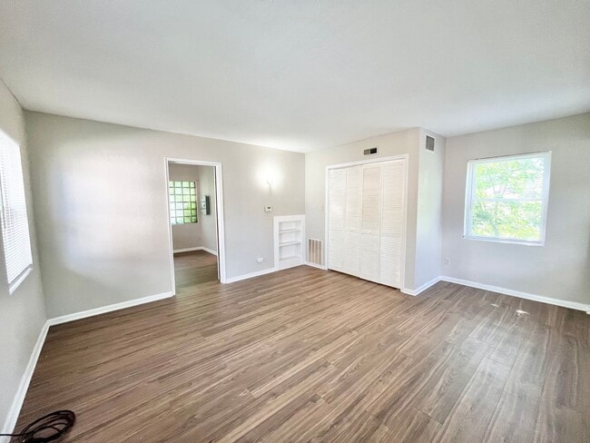 Building Photo - 112 Shepherd Ave