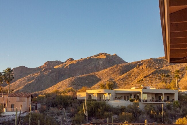 Building Photo - STUNNING HOME WITH BREATHTAKING VIEWS LOCATED AT THE TOP OF CAMPBELL!