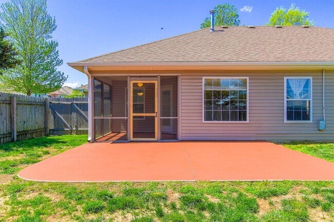 Building Photo - Charming 3 Bedroom/2 Bath in Mill Creek Manor with Spacious Garage