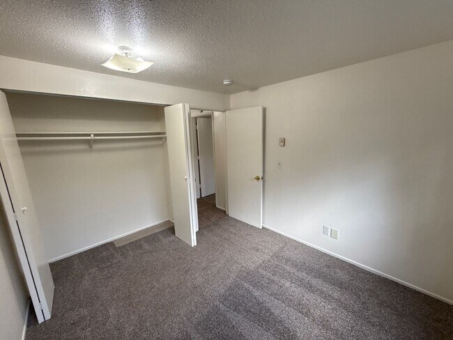 Building Photo - 3802 Iberis St NE