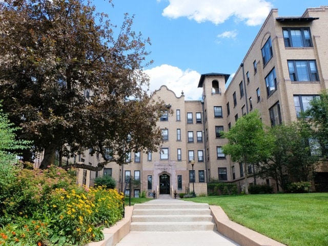 Building Photo - Belmont Buckingham