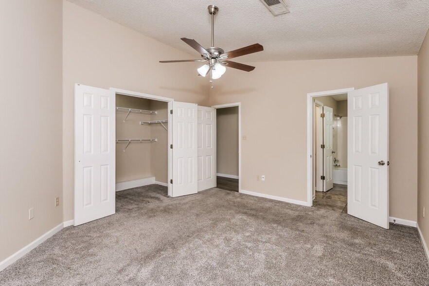 Building Photo - 1153 Charstone Dr