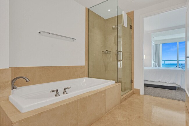 Building Photo - 4401 Collins Ave