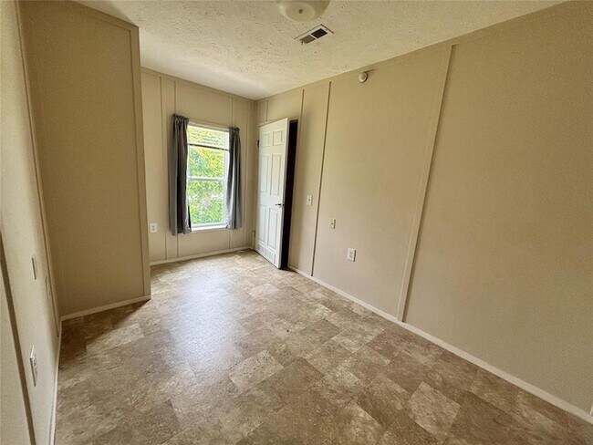 Building Photo - 3616 12 W Nugent Ave