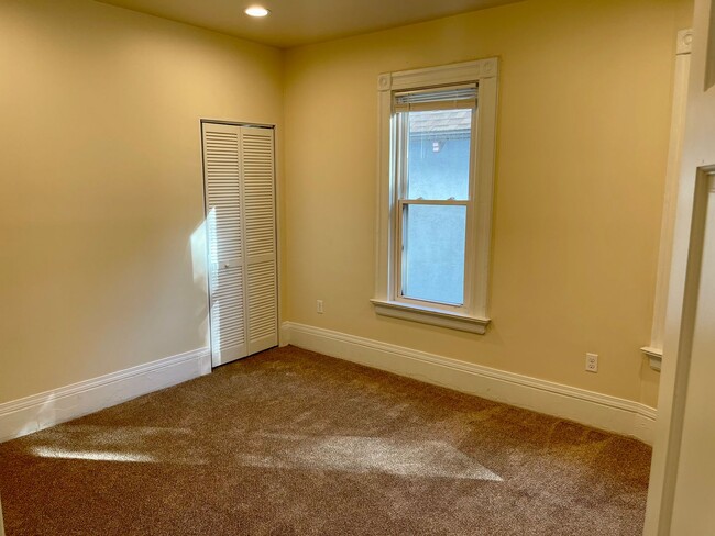 Building Photo - 2526 N Frederick Ave