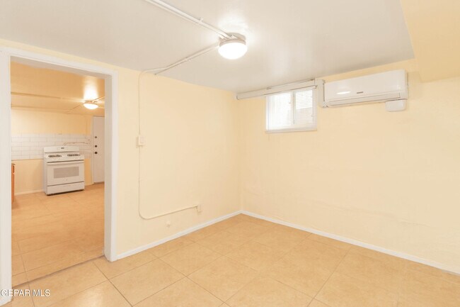 Building Photo - 1309 E Rio Grande Ave