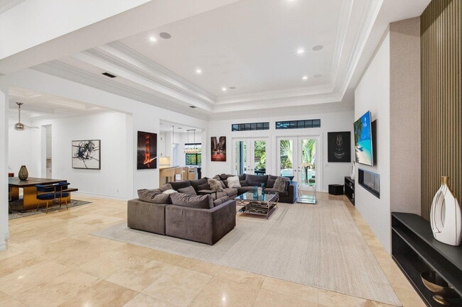 Building Photo - 17662 Cadena Dr