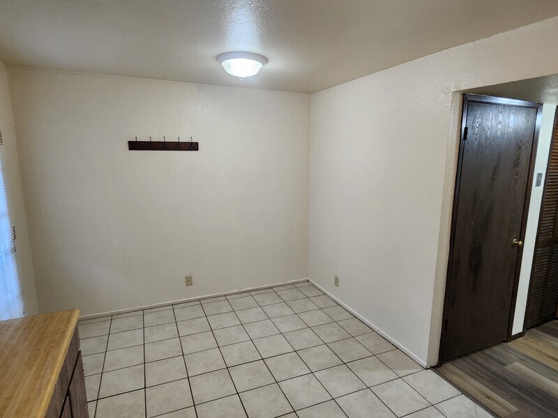 Building Photo - 5610 S 1300 E