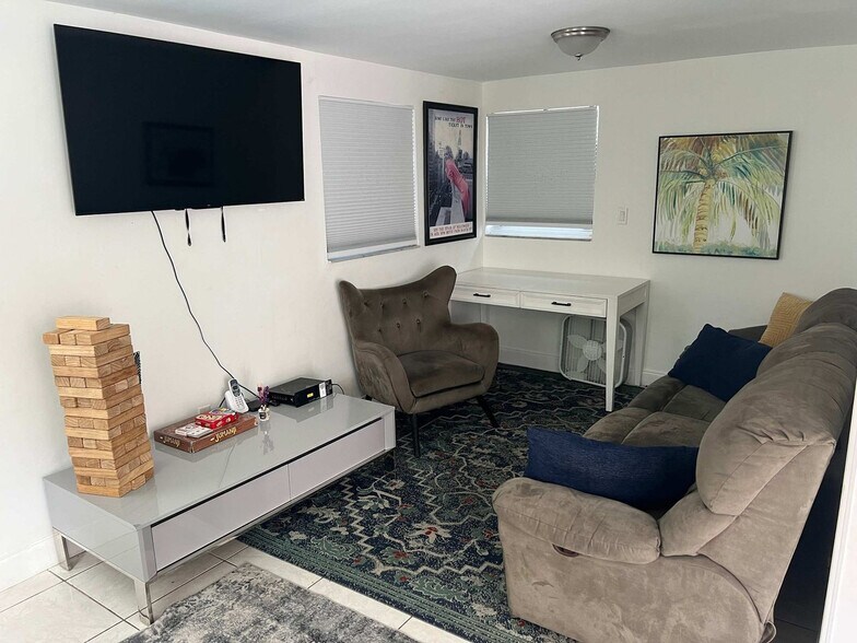 Building Photo - 712 SW 7th Terrace