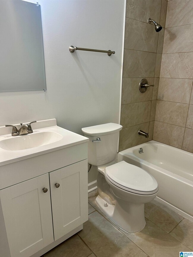 Building Photo - 1911 19th Ct N