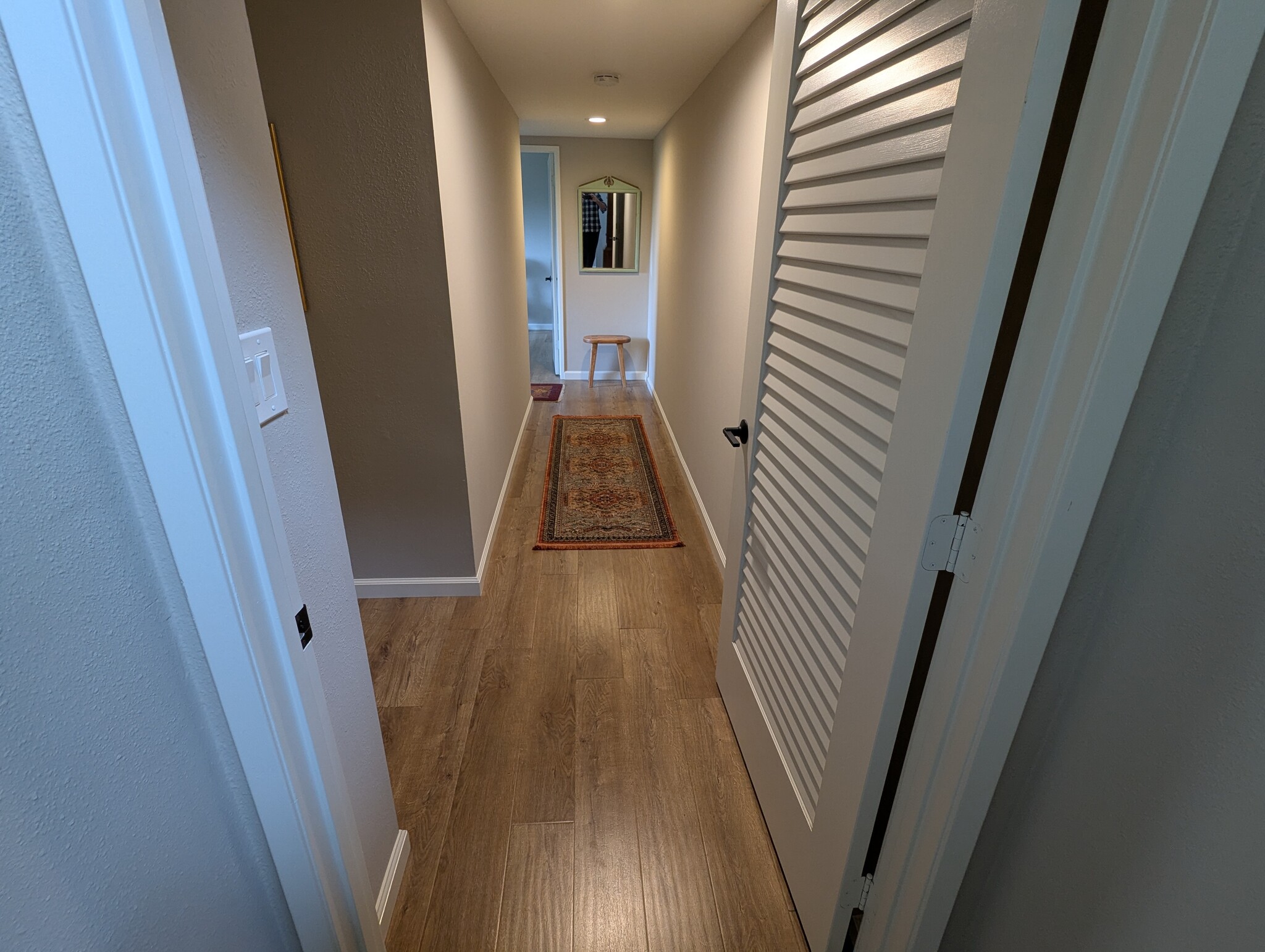 Ground floor hallway leading to bedrooms - 1868 Kaweah Dr