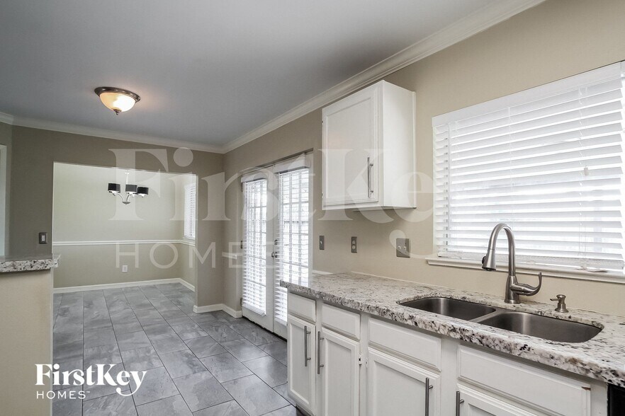 Building Photo - 12123 Flaxen Dr