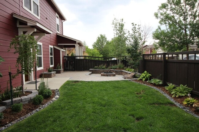 Building Photo - Beautiful 3bdrm 3bath home in Gold Hill Mesa