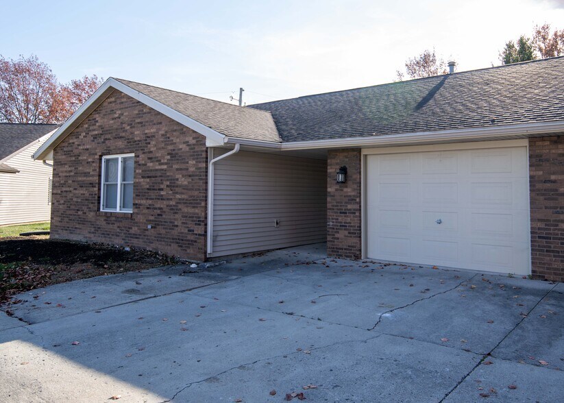 Building Photo - 130 Pierre Pl