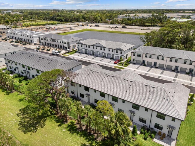 Building Photo - 4333 Efendi Dr