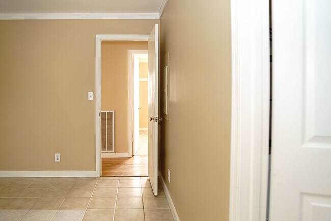 Building Photo - Three Bedroom Home in the Heart of Port Royal