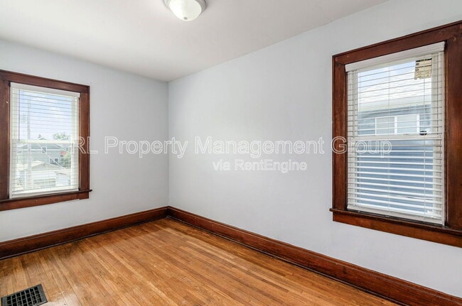 Building Photo - 247 E Jenkins Ave
