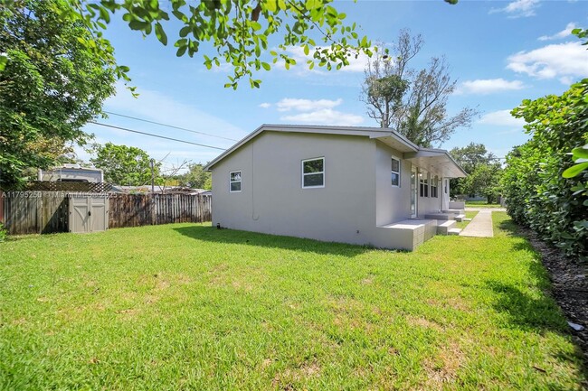 Building Photo - 6210 SW 59th Pl