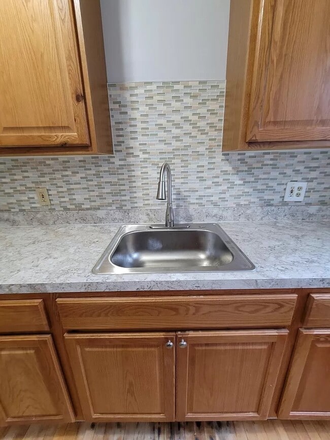 Building Photo - 1546 Anne Ave