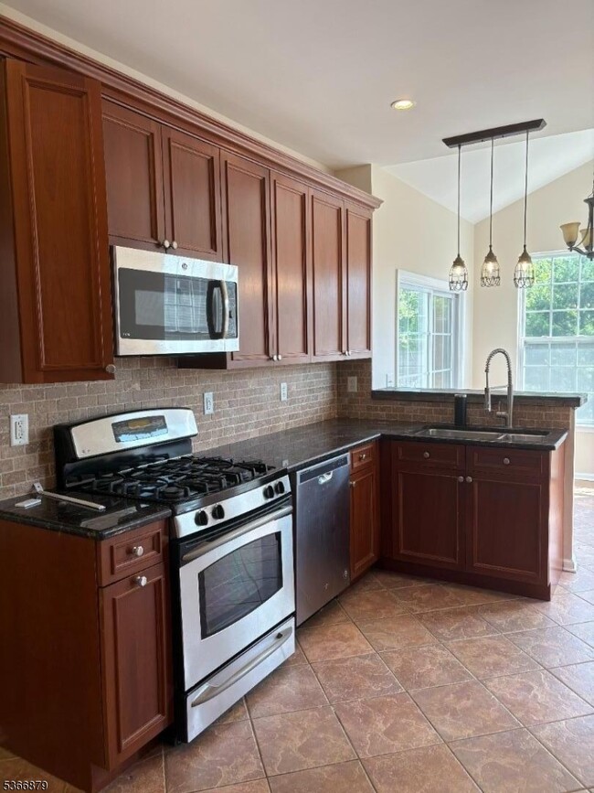 Building Photo - 312 Winding Hill Dr