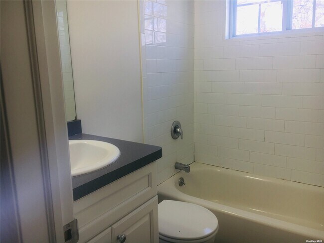 Building Photo - 1033 Park Ave