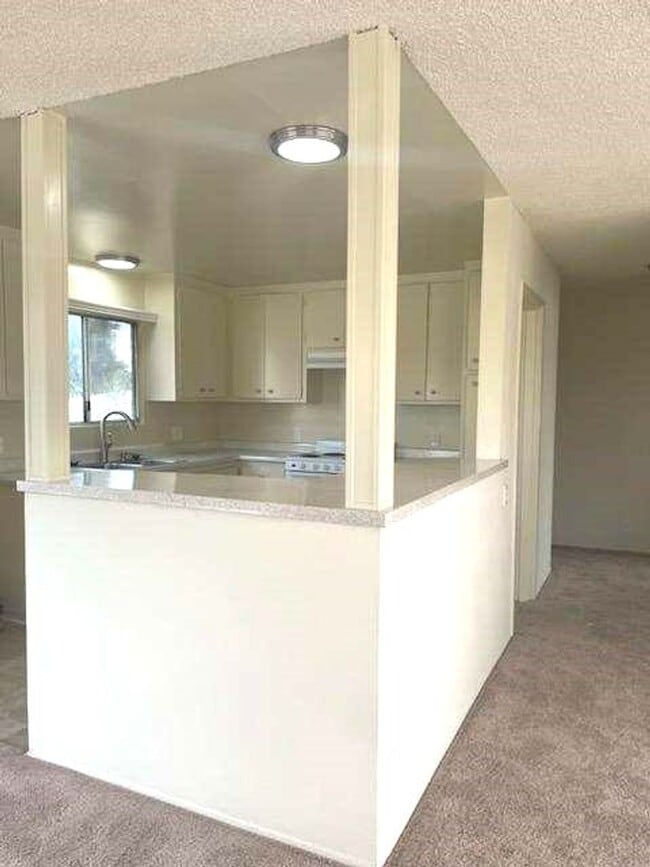 Building Photo - Memorial Apartments- Spacious  Clean 2 Bed...
