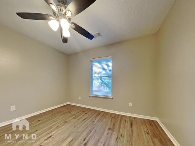 Building Photo - 3707 Lauderwood Ln