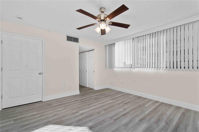 Building Photo - 500 Treasure Island Causeway