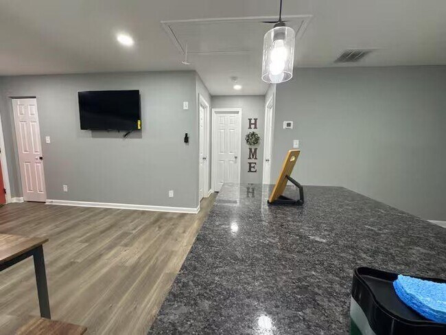 Building Photo - 500 Denham St