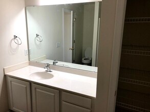 Building Photo - 3 bed 2.5 bath Spacious Home in Azalea Lakes