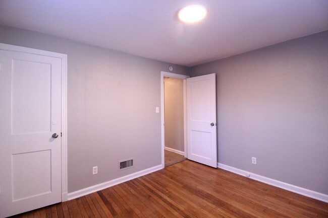 Building Photo - January FREE On This 2 Bedroom 2 Bath Duplex In The Waldo Area